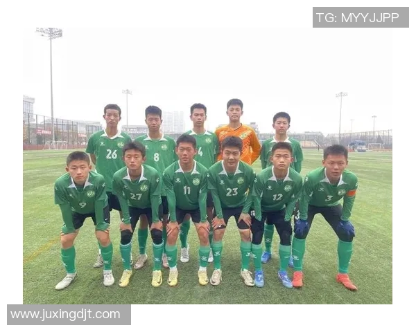 武汉足球队在联赛积分榜上以86分稳居第一名展现强劲实力