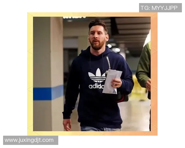 足球明星的运动穿搭风格解析与时尚潮流的完美结合 足球明星的运动穿搭风格解析与时尚潮流的完美结合